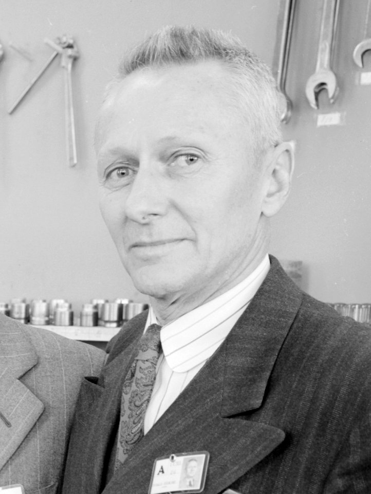 Donald Cooksey 1943 - NARA 22118088 (cropped)