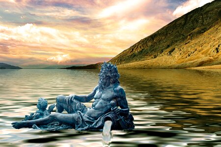 Sea mirroring reflections