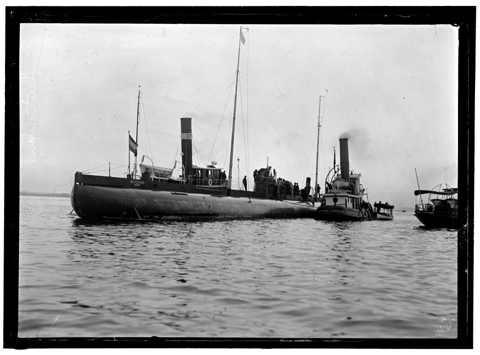DEUTSCHLAND. GERMAN SUBMARINE. AT BALTIMORE, JULY 9-10 LCCN2016864581