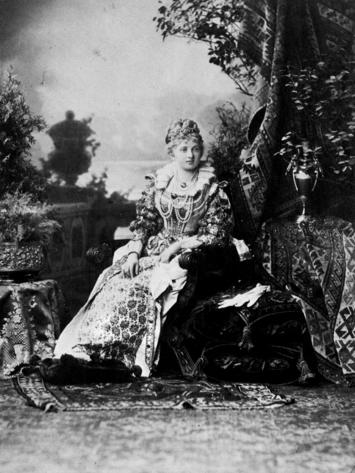 Deutscher Photograph um 1864 - »Renaissance- Schönheit« (Zeno Fotografie)
