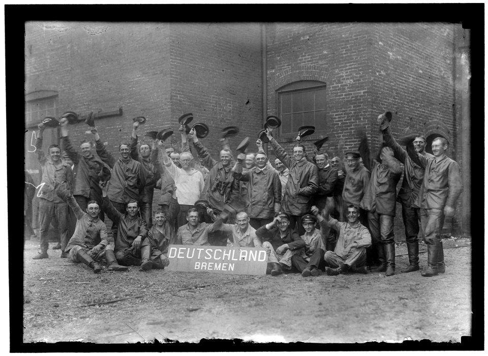 DEUTSCHLAND. BREMEN. GERMAN SUBMARINE. THE CREW LCCN2016866804