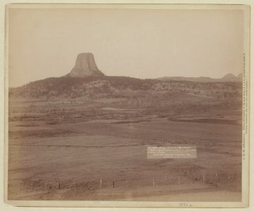 Devils Tower and Mo. Buttes. Ryan's Ranch in foreground, 2 miles from Camera to Tower LCCN99613925