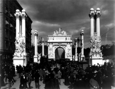 Dewey Arch 1899 photo