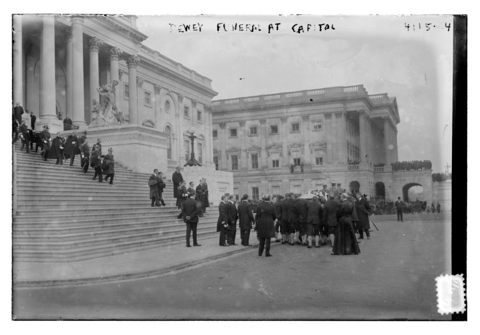 Dewey funeral at Capitol LCCN2014703809