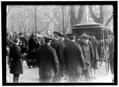 DEWEY, GEORGE. ADMIRAL, U.S.N. COFFIN LEAVING HOUSE LCCN2016866948