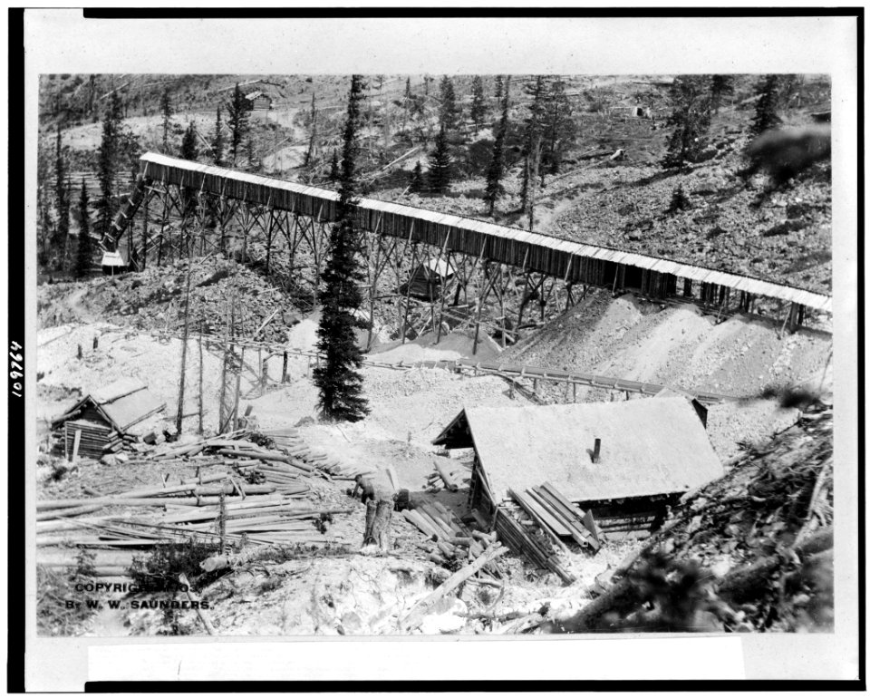 Dewey mine, showing old Caswell sluice LCCN94505024