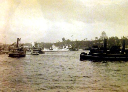 Dewey’s victory float making the turn off Riverside Drive, 1899 (26634237142)