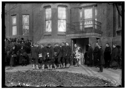 DEWEY, GEORGE. ADMIRAL, U.S.N. COFFIN LEAVING HOUSE LCCN2016867539