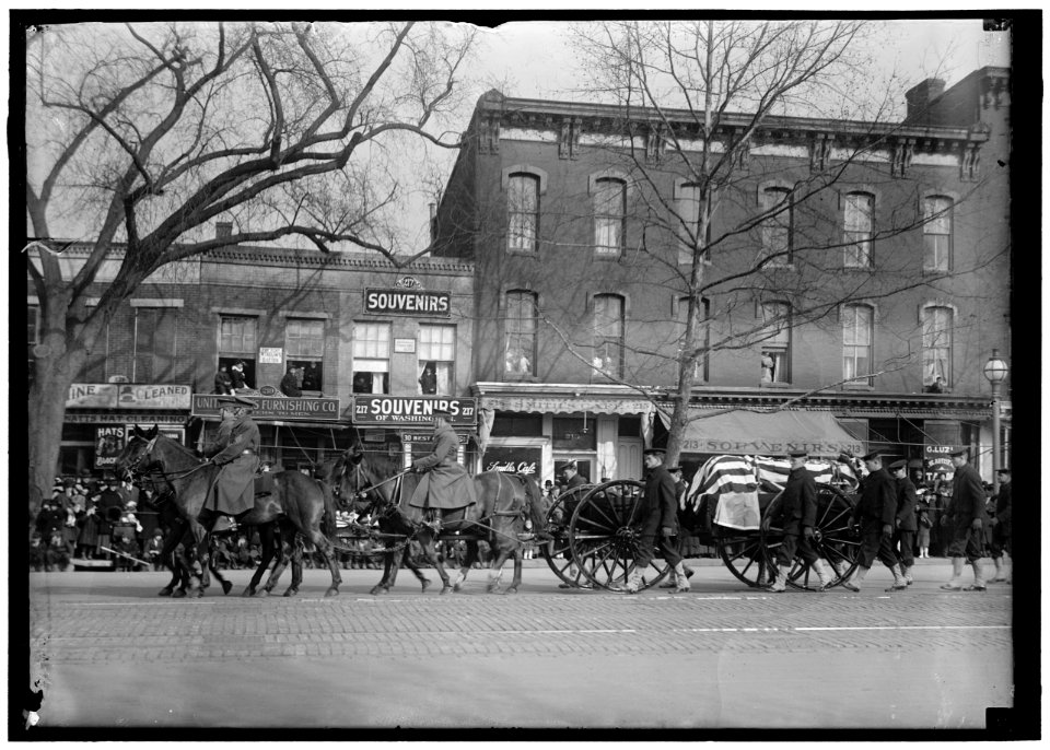DEWEY, GEORGE. ADMIRAL, U.S.N. PROCESSION ON PENNSYLVANIA AVENUE LCCN2016867541