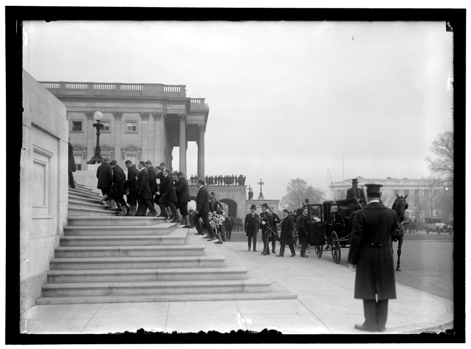 DEWEY, GEORGE. ADMIRAL, U.S.N. TAKING COFFIN INTO CAPITOL LCCN2016867103