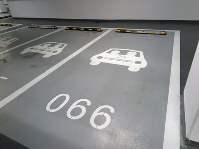 Mobile multi storey car park electric car