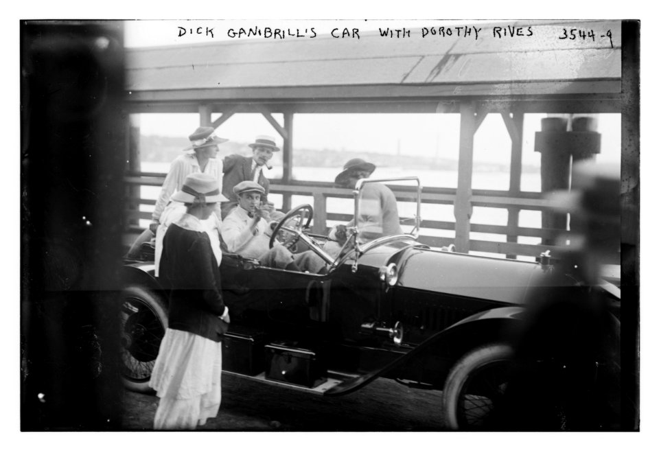 Dick Ganibrill's car with Dorothy Rives LCCN2014699448
