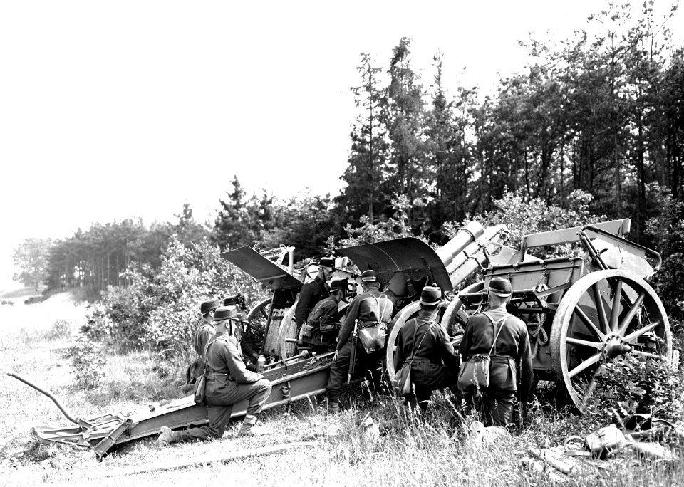 Die 15cm Haubitze in Stellung - CH-BAR - 3239648