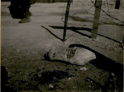 Die bei Calliano am 24-II.1918 abgeworfene nicht explodierten itl.Fliegerbombe. (BildID 15512707)