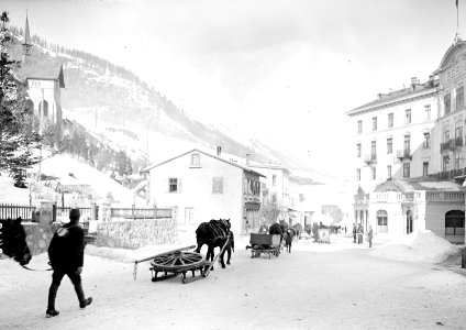 Die Feldartillerie mit ihren Schlitten auf dem Marsch - CH-BAR - 3239393