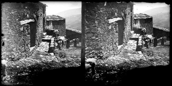 Dones en un carrer de Tregurà de Dalt