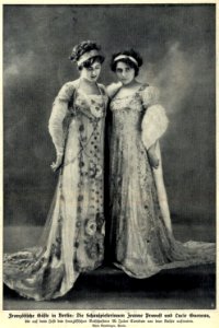 Die französischen Schauspielerinnen Jeanne Provost und Lucie Gueneau in Berlin, 1912