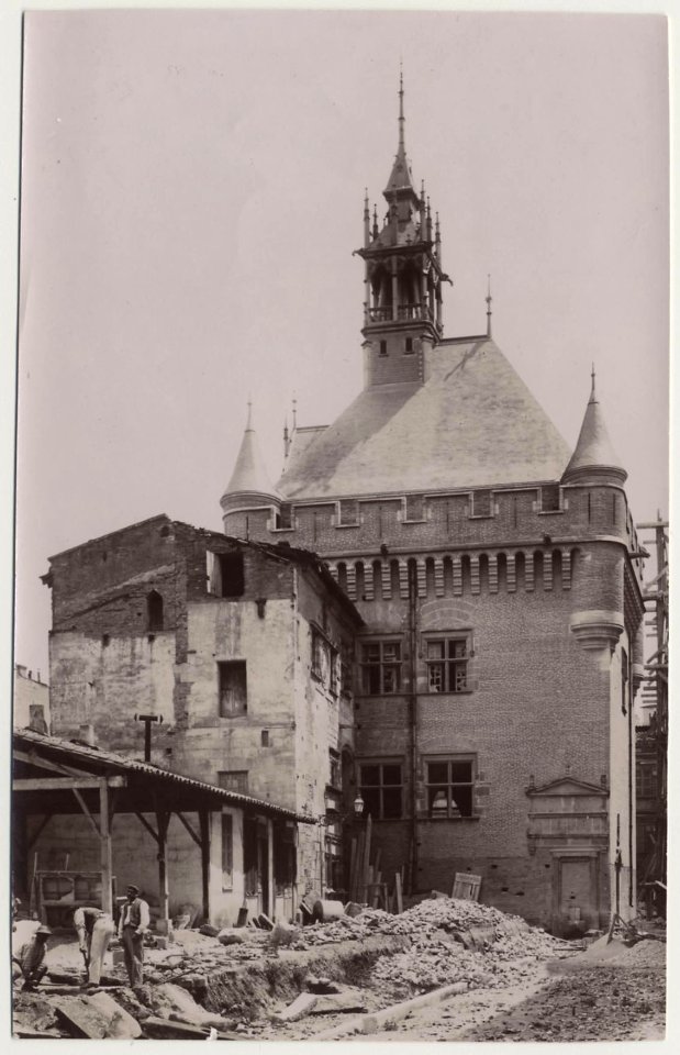 Donjon du Capitole avant son dégagement. - FRAC31555 1Fi0317