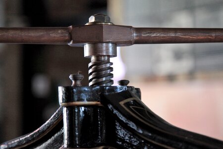 Spindle thread iron