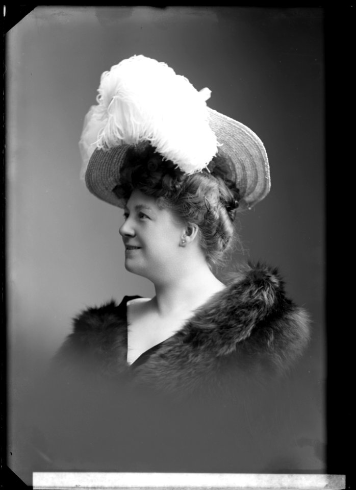 Dora Keplinger, actor, undated portrait - SMV - GK006