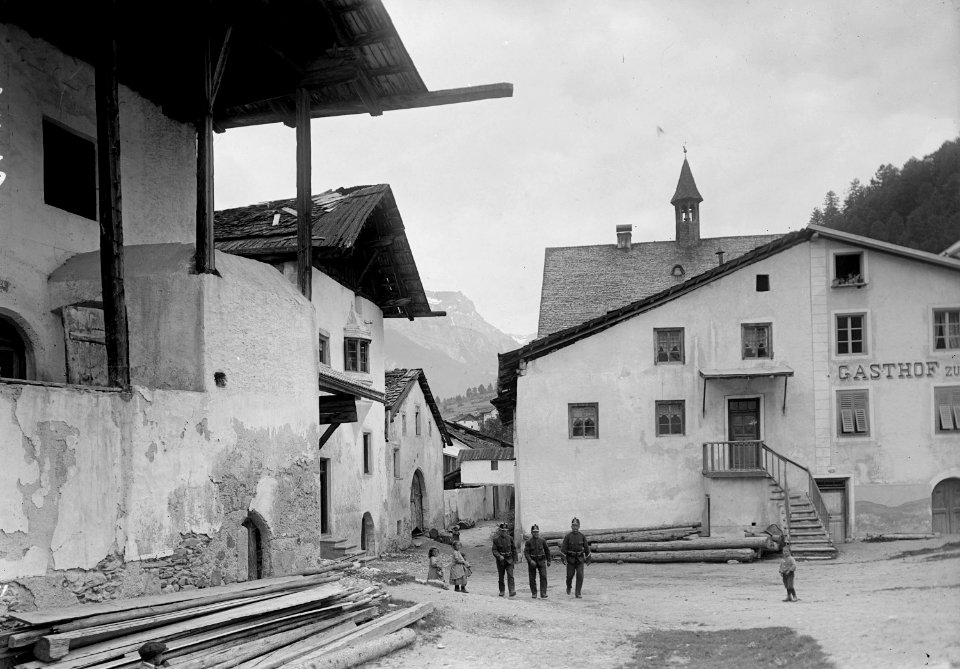 Dorfbild von Münster mit einigen Soldaten - CH-BAR - 3238736