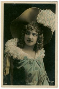 DORGÈRE, Arlette SIP. 1187. Photo Reutlinger