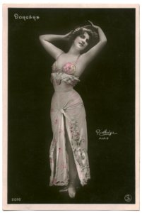 DORGÈRE, Arlette SIP. 2090. Photo Reutlinger