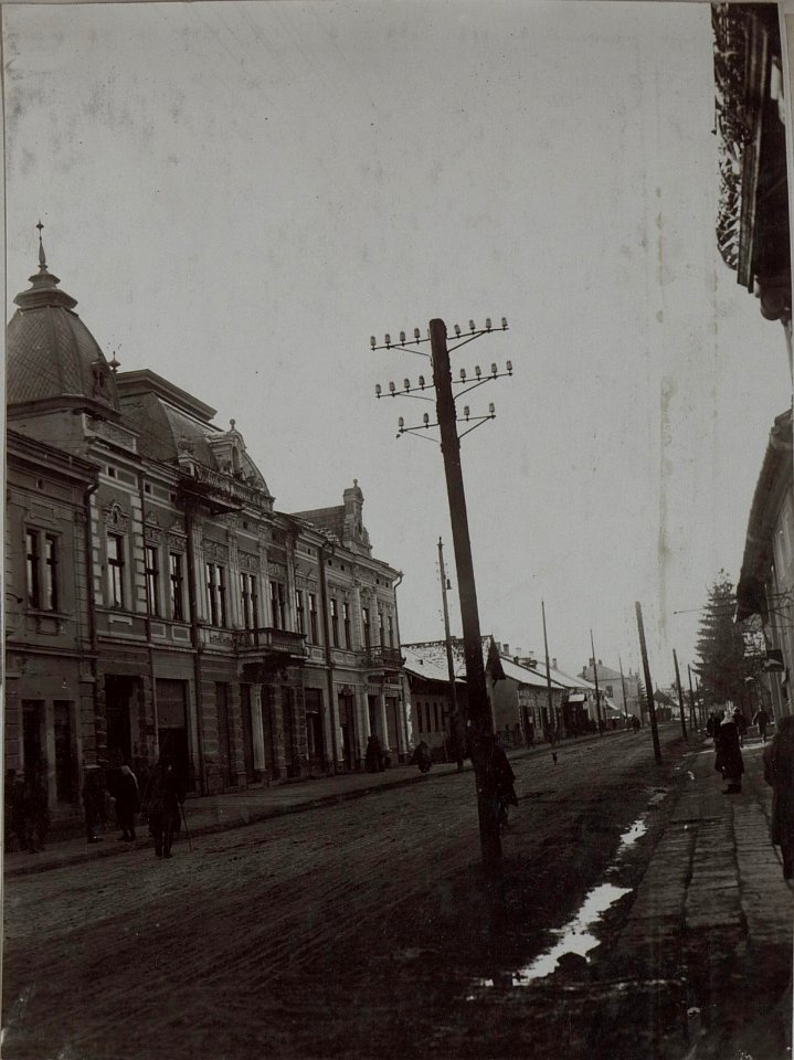 Dorna Watra (Rumänien), Hauptstrasse Kommando Herberstein, Obst v.Ruzicic Gstbschef des lo.K.K.Mikuliezy (Russland) 16.2.1918 (BildID 15457466)