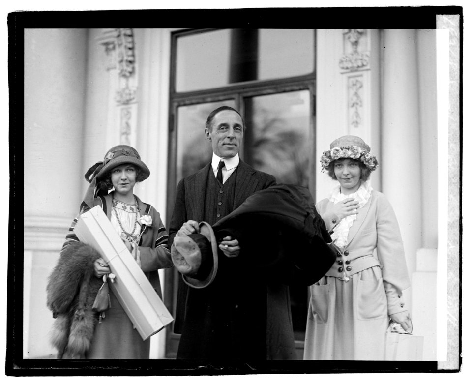 Dorothy & Lillian Gish, D.W. Griffith LOC npcc.05985