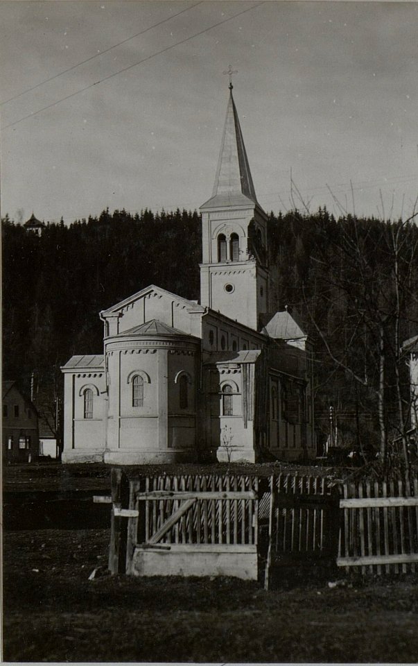 Dorna Watra (Rumänien) Kirche mit Treffer 1917 (BildID 15457382)