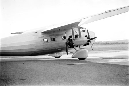 Dornier Do K ETH-BIB-Flugzeug am Boden-Inlandflüge-LBS MH05-72-09