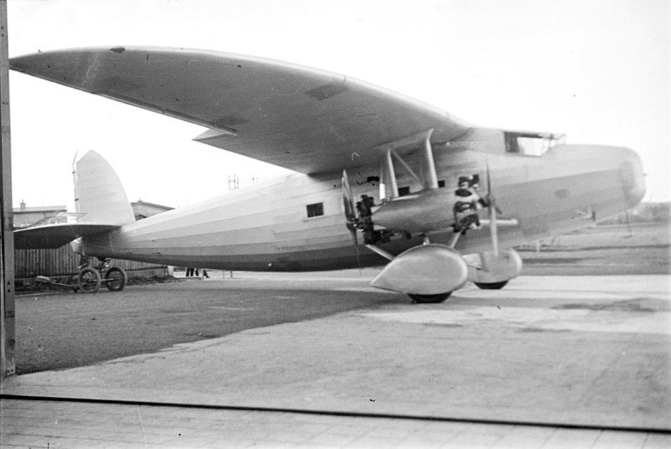 Dornier Do K ETH-BIB-Flugzeug am Boden-Inlandflüge-LBS MH05-72-08