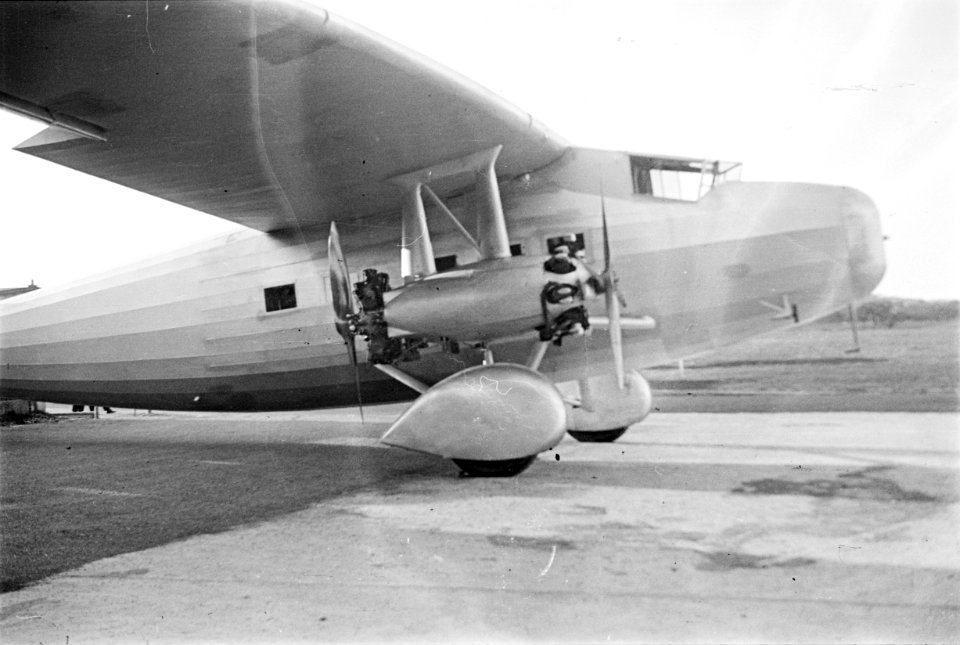 Dornier Do K ETH-BIB-Flugzeug am Boden-Inlandflüge-LBS MH05-72-07