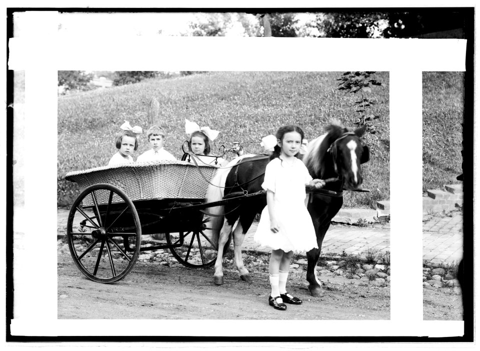 Dorothy in Lindsay's (pony cab) LCCN2016820762