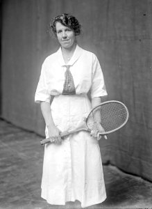 Dorothy Holman 1919 (retouched) photo