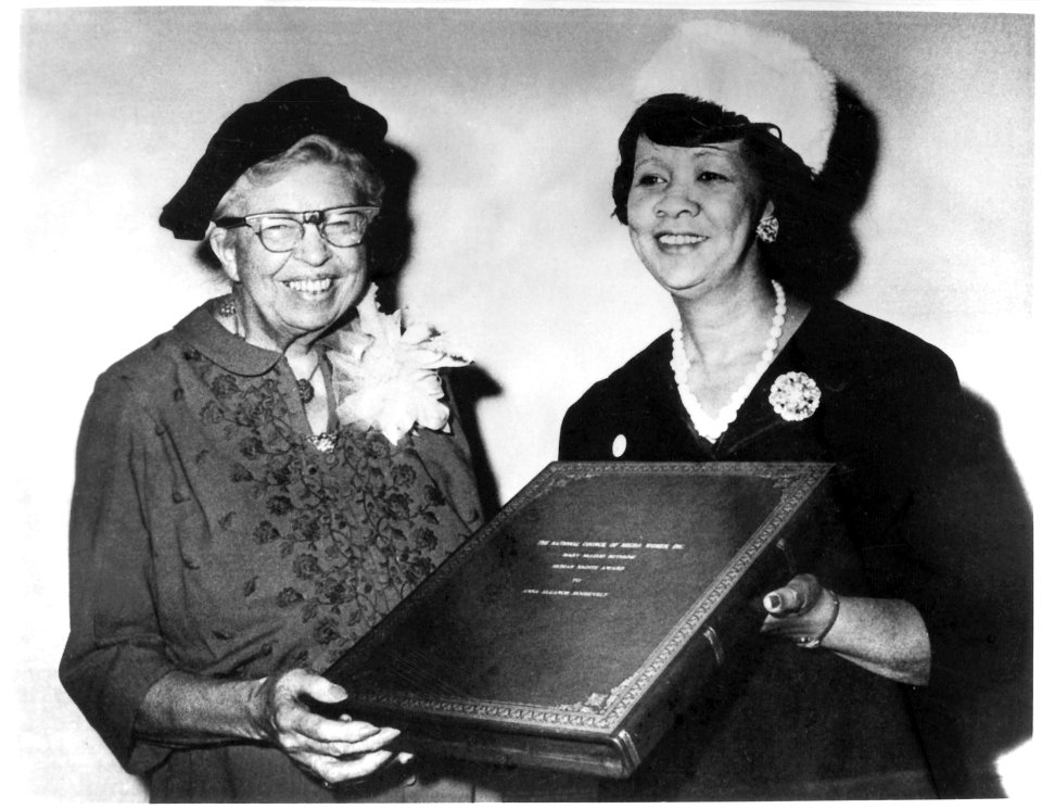 Dorothy Height presents Eleanor Roosevelt the Mary McLeod Bethune Human Rights Award, 12 Nov 1960