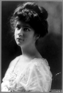 Dorothy Taylor, head-and-shoulders portrait, facing left LCCN96508633 photo