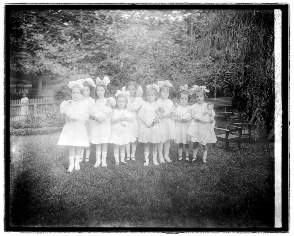 Dorothy's party, July 22, 1913 LCCN2016852644