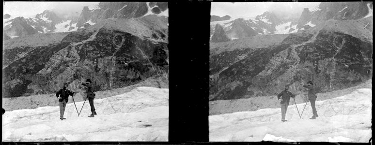 Dos homes en una glacera i muntanyes nevades al fons