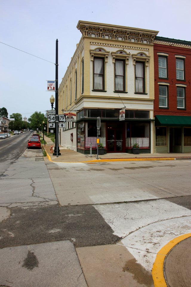 Dos Primos - Louisiana, Missouri (41935945055)