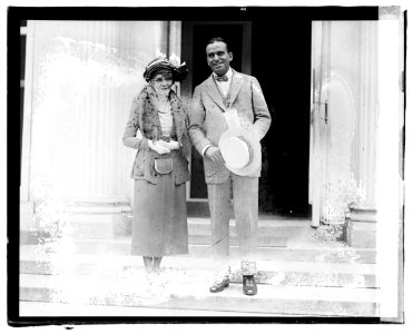 Doug. Fairbanks & Mary Pickford LCCN2016828119