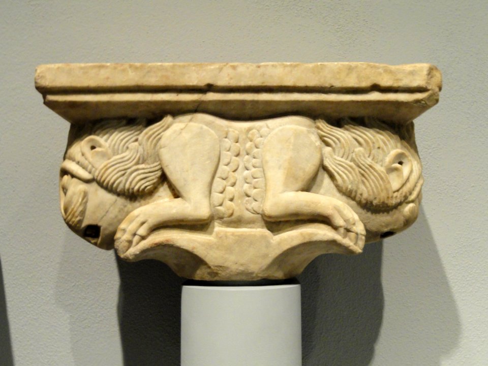 Double Lion Capital, Italy (Apulia), c. 1200 - Nelson-Atkins Museum of Art - DSC08335