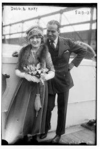Doug (Fairbanks) & Mary (Pickford) LCCN2014710767