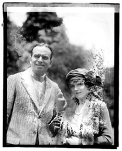 Doug. Fairbanks & Mary Pickford LCCN2016828120