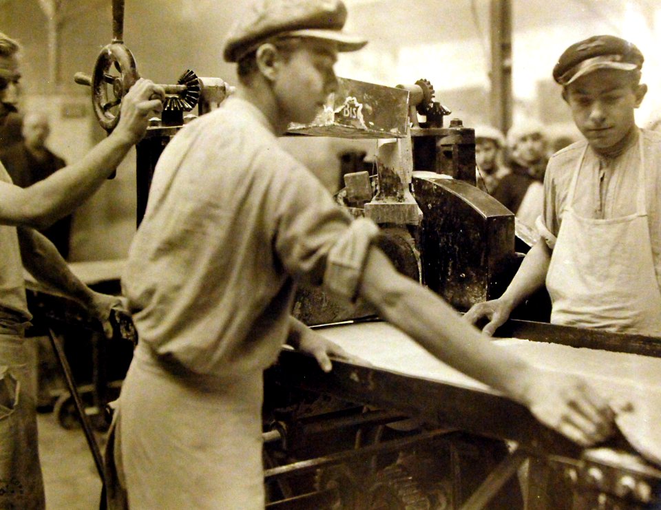Dough Rollers in Action, Biscuiterie Belin Freres, Bagnolet (Seine) France, 1918 (28206558660)