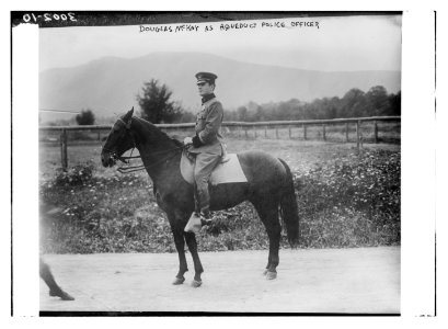 Douglas McKay as Aqueduct Police officer LCCN2014695553