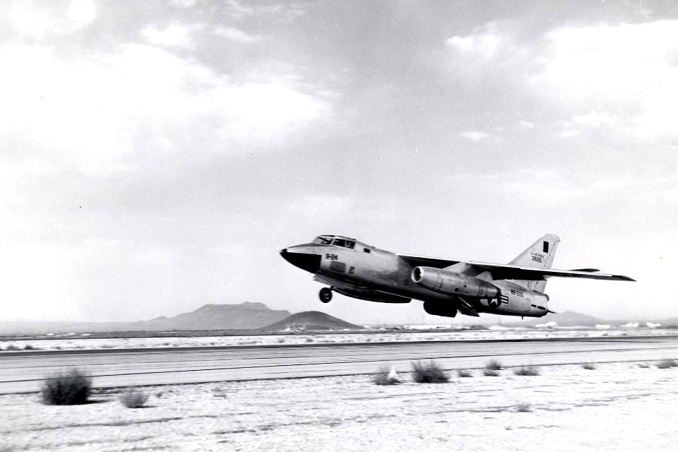 Douglas B-66B Destroyer take off (SN 53-505 061102-F-1234P-015