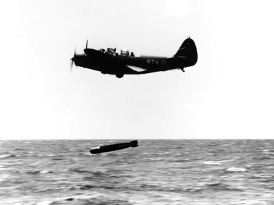Douglas TBD-1 Devastator of VT-6 dropping Mark 13 torpedo, 20 October 1941 (80-G-19230-B)