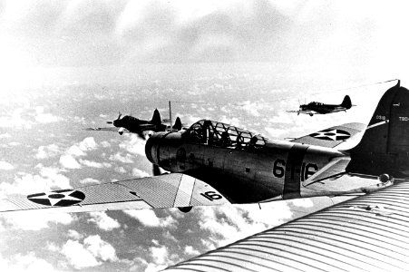Douglas TBD-1 Devastators of VT-6 in flight, circa in 1939 (NH 77104)