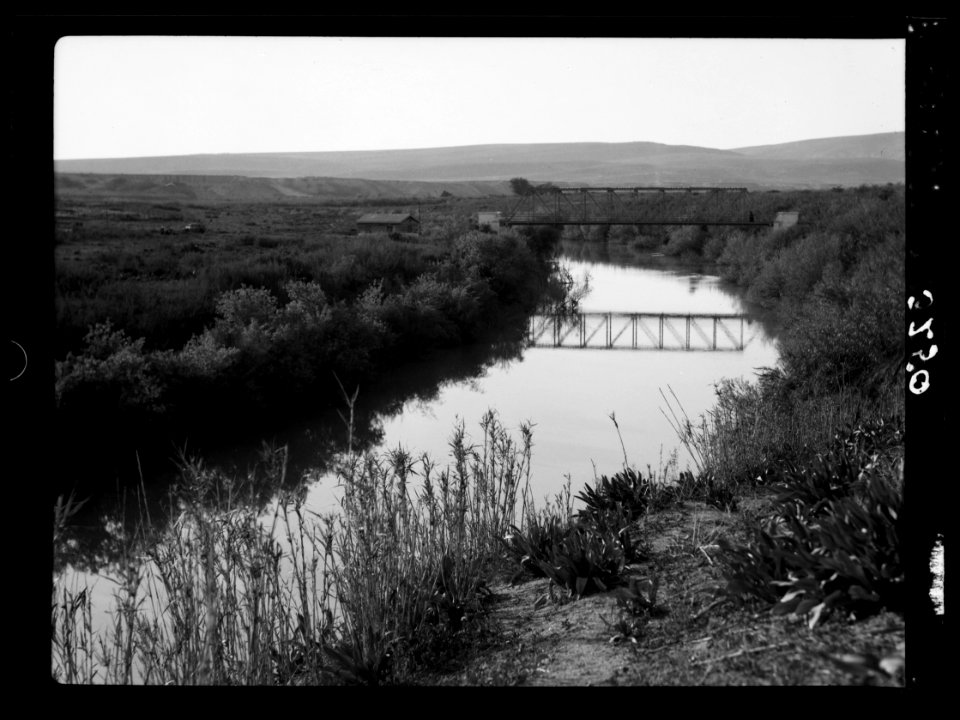 Down the Jordan Valley from the Sea of Galilee to the Dead Sea. Jisr Sheikh Hussein. Jordan bridge on Beisan road to Transjordan LOC matpc.15248